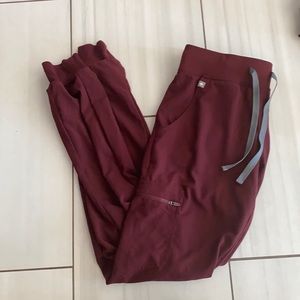 Figs scrubs burgundy, Zamora joggers small tall